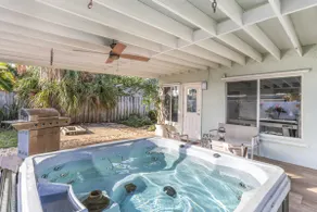 Beach Retreat Downtown Hot Tub - Image 2