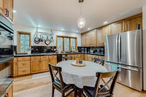 Dog-friendly hilltop estate with fireplace & incre - Image 4