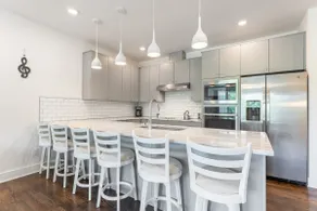 6Beds + Safe & Quiet! 6min Airport & 15toDowntown - Image 5