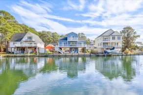 Custom waterfront home by Seaside Vacations - Image 5