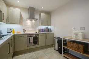 Stylish Townhouse | Work Desk + Wi-Fi | Sleeps 6 - Image 2