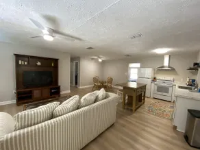Mystic Oaks: 2 bed cottage getaway on 2 Acres - Image 3