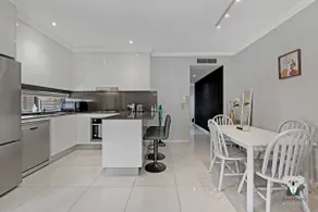 KozyGuru | Ryde | Cosy 2Bed Apt | Free Parking - Image 4