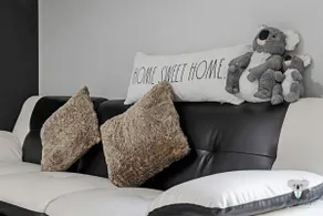 KozyGuru | Ryde | Cosy 2Bed Apt | Free Parking - Image 5