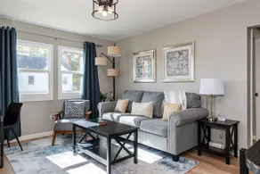 5 min to UD, Fire Pit, Fenced Yard, No Airbnb Fees - Image 2