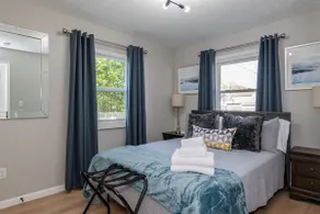 5 min to UD, Fire Pit, Fenced Yard, No Airbnb Fees - Image 3
