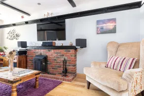Cosy Cottage with Great Walks & Dog Friendly - Image 5