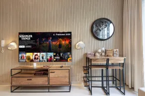 Luxurious studio apartment with private garden - Image 2