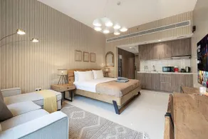 Luxurious studio apartment with private garden - Image 3