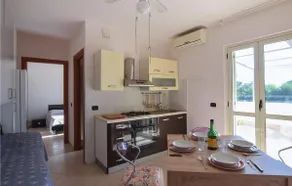 Stunning apartment in Lamezia Terme - Image 4