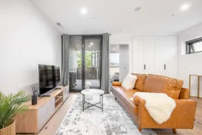 @CBR CBD: Stylish 2BR Parkside Retreat w 2 parking - Image 2