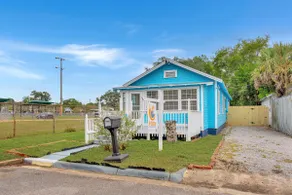 Blue Cottage, Close to Downtown & Bases! - Image 2