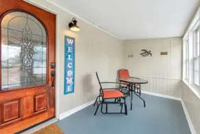 Blue Cottage, Close to Downtown & Bases! - Image 4