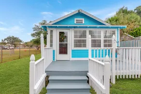Blue Cottage, Close to Downtown & Bases! - Image 3