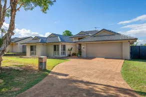 4 Bedroom Spacious Cozy Family Retreat Parkinson - Image 2