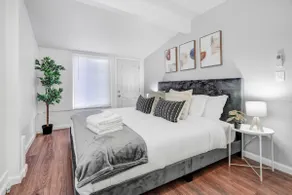 Tranquil Metro Abode • Pet friendly - Image 2
