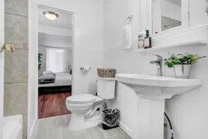 Tranquil Metro Abode • Pet friendly - Image 5