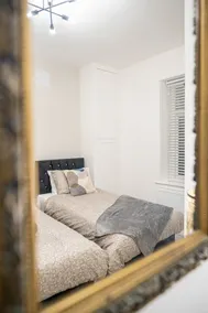 Hayy Morley Perfect for Work or Relaxation - Image 5