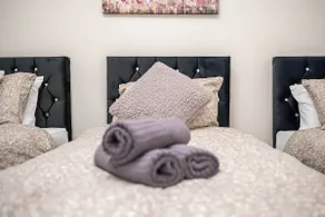 Hayy Morley Perfect for Work or Relaxation - Image 3