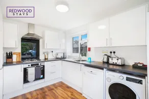 Cozy Family Home | Pet-Friendly, Parking & Netflix - Image 5