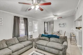 Stylish 4 bedroom home in Groves - Image 5