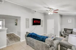 Stylish 4 bedroom home in Groves - Image 2