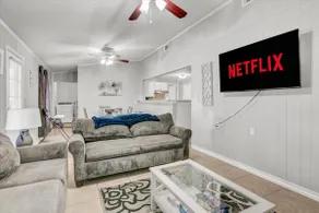 Stylish 4 bedroom home in Groves - Image 4