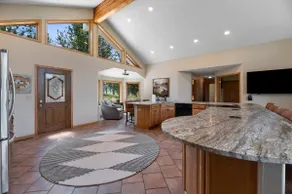 Largest Custer Lodge-Sleeps 22 - Image 4