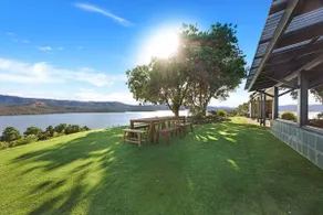 Lake Eildon Retreat - Breathtaking Views - Sleeps 12 - Image 2