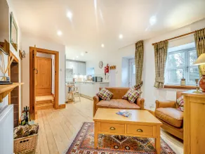 Cottage with garden | River view - Image 3