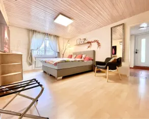 Charming Apartment with Independent Entrance - Image 2