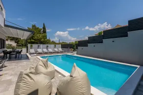 Exclusive Villa Del Mar in Milna with a pool - Image 2