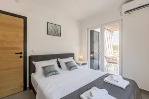 Exclusive Villa Del Mar in Milna with a pool - Image 4