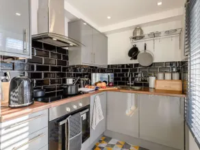 Alojamiento de 2 habitaciones en Lyndhurst - Image 4