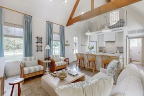 Off-Grid & Elegant Farmhouse Near Somerville Lake - Image 2