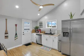 Homesmith Cottage|Hot Tub| Walk to Buckeye Lake - Image 2