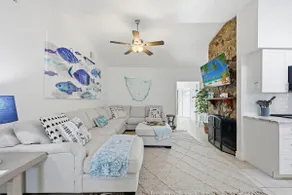 Coastal Home 10 min to the Beach - Image 5