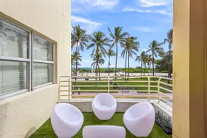 Lovely suite with private balcony by Mondorentals - Image 3