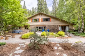 Large Hot Tub & Two Gamerooms for twice the fun! - Image 3
