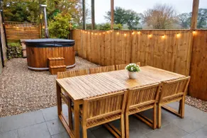 Honeywell Cottage Stylish Hot Tub Escape - Image 4