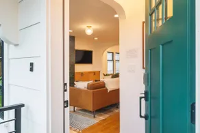 Emerald Cottage: Your luxurious Seattle retreat - Image 5