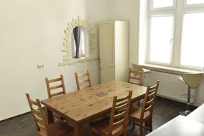 Spacious 3-room 130 sqm apartment with garden - Image 5