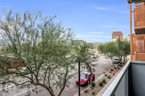 Phoenix Urban Luxury 1BR DT Free Parking - Image 2