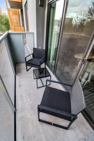 Phoenix Urban Luxury 1BR DT Free Parking - Image 4