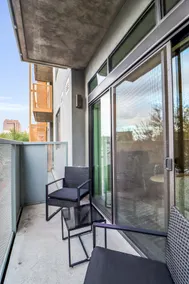 Phoenix Urban Luxury 1BR DT Free Parking - Image 5