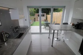 The Seaside Haven w Parking - Mins to Viking Bay - Image 3
