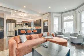 Spacious Condo w/ Deck ~ 3 Mi to Downtown Chicago! - Image 4