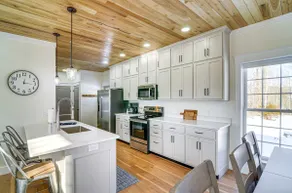 Dale Hollow Cottage w/ Covered Porch & Lake Views! - Image 2