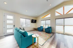 3BR water view home with deck & open layout - Image 4