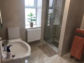 5 Guests - Helens House Derry City Centre - 3 Bed - Image 3